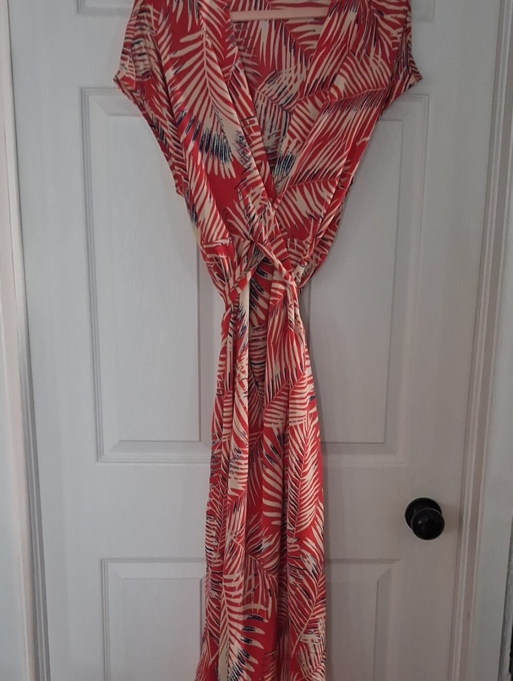 Cupshe Red Palm-Print Wrap Maxi Dress with Cream & Navy Accents